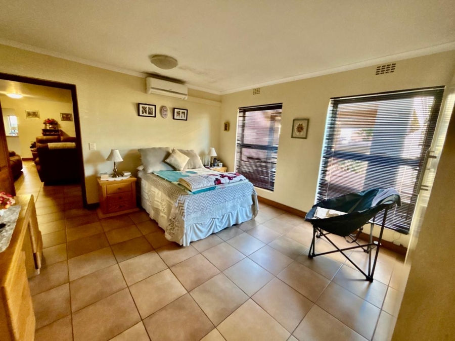 3 Bedroom Property for Sale in Eikenbosch Western Cape